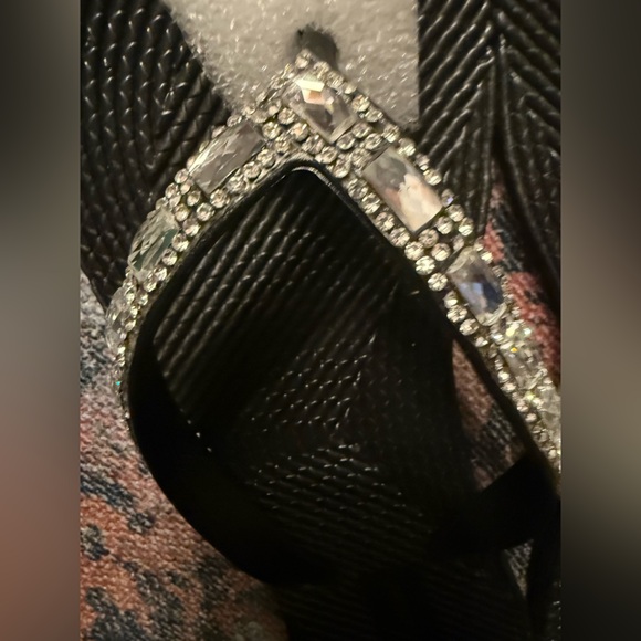 Lauren Lorraine Black and Silver Gigi Flip Flops - Size 6 - Damaged Box - Picture 2 of 7